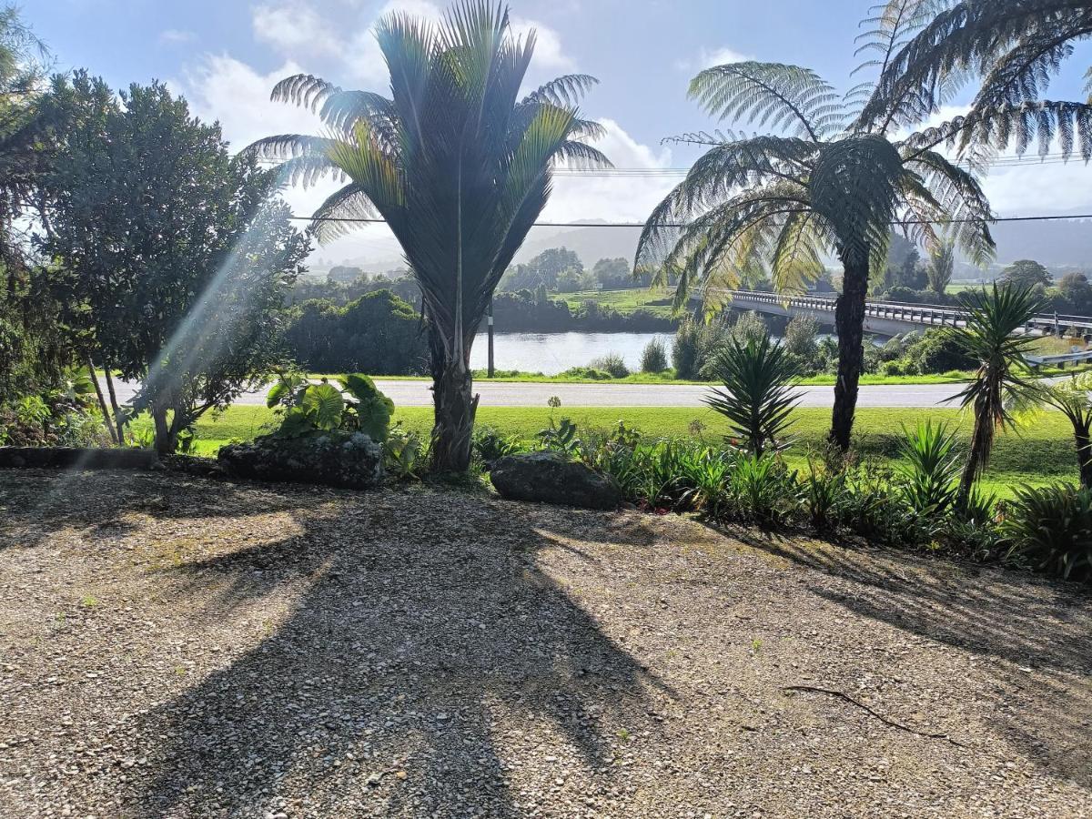 Riverstone Retreat Karamea Экстерьер фото