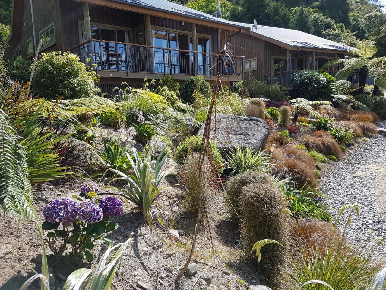 Riverstone Retreat Karamea Экстерьер фото